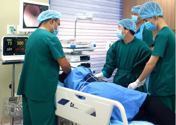 Bệnh nhân thực hiện nội soi dạ dày tại Bệnh viện Đa khoa Tâm Anh. Ảnh: Bệnh viện cung cấp