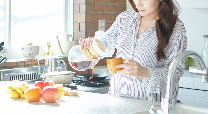 Giảm tiêu thụ caffeine và chuyển sang các loại trà thảo mộc, nước trái cây có lợi hơn cho việc thụ thai. Ảnh: Xframe