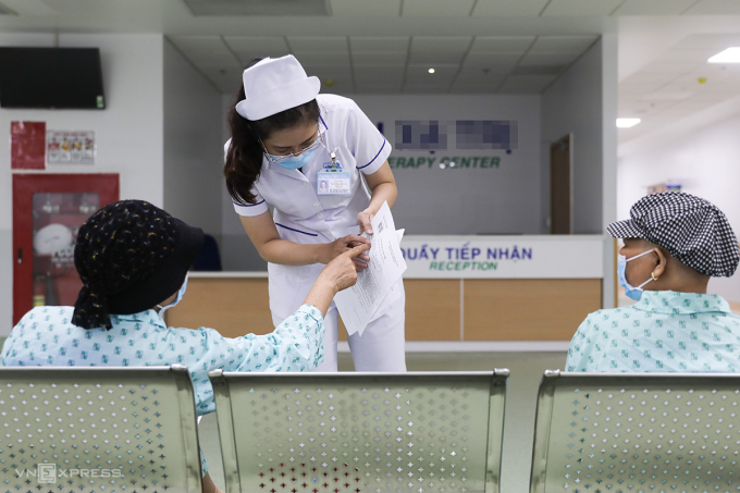 Bệnh nhân khám bệnh tại bệnh viện ở TP HCM. Ảnh: Quỳnh Trần