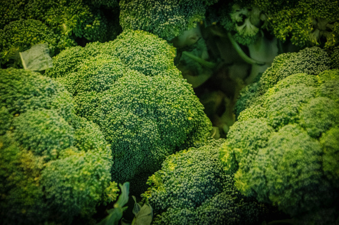 Bông cải xanh chứa hợp chất sulforaphane có thể giúp giảm lượng đường trong máu. Ảnh: Unsplash.