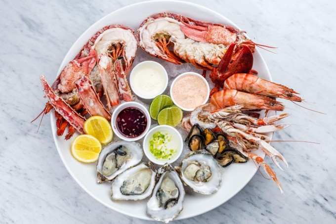 Người bị viêm dây thanh quản nên cẩn thận với các thực phẩm có khả năng gây dị ứng như hải sản. Ảnh: Shutterstock