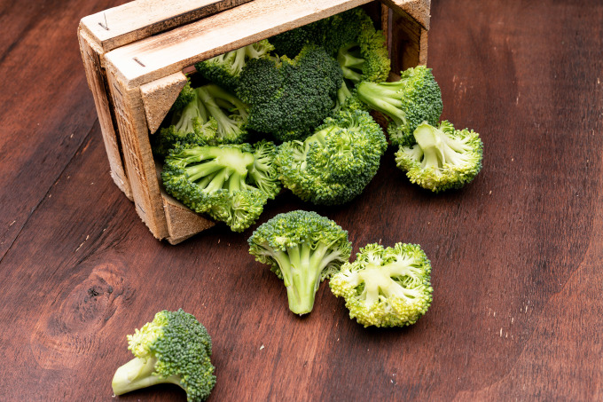 Thêm bông cải xanh vào thực đơn giúp chăm sóc hệ vi sinh vật đường ruột và khắc phục sức khỏe ruột. Ảnh: Freepik