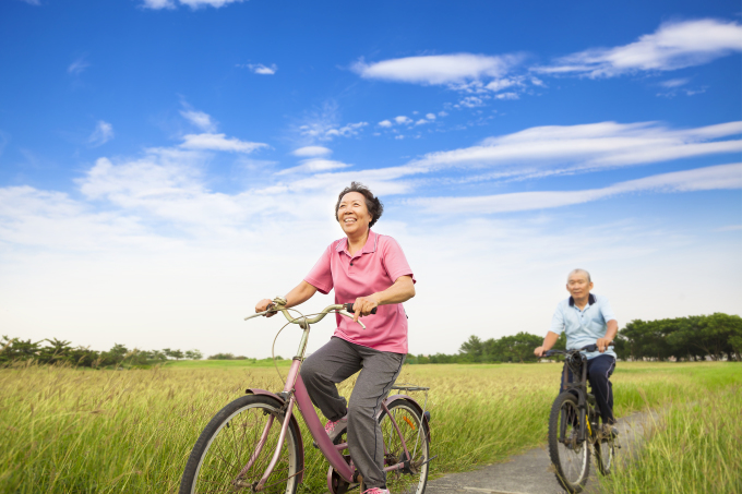 Đạp xe là bộ môn bảo dưỡng khớp gối dễ thực hiện. Ảnh: Shutterstock