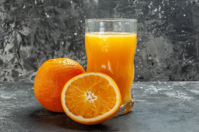 Flavonoid có trong nước cam nguyên chất giúp ngăn ngừa nguy cơ đột quỵ do thiếu máu cục bộ.