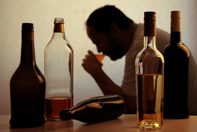 Điều chỉnh gene ở não bộ có thể giảm tình trạng lạm dụng rượu bia ở người trưởng thành. Ảnh: Shutterstock