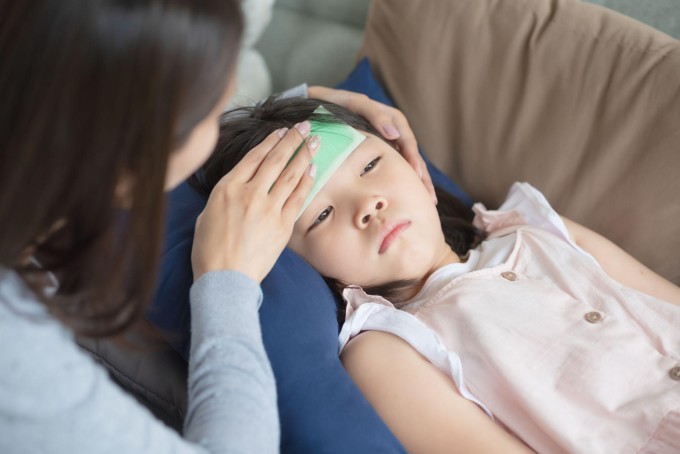 Những cơn đau đầu của trẻ thường khiến cha mẹ lo lắng. Ảnh: Shutterstock