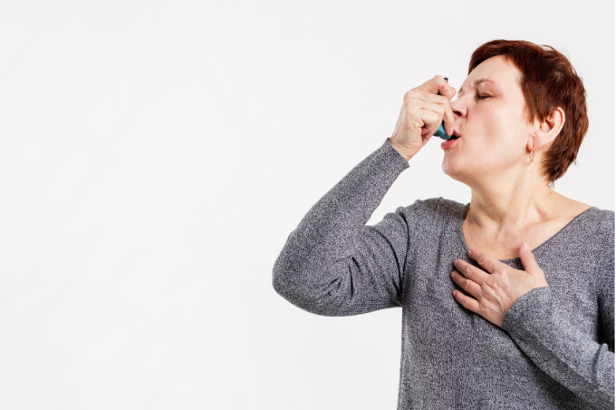 Khó thở là triệu chứng phổ biến nhất khi mắc hen suyễn. Ảnh: Freepik