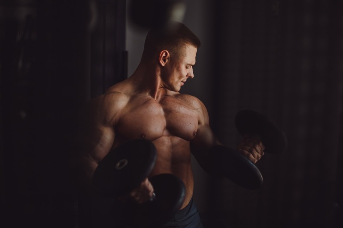 Steroid có thể giúp nam giới sở hữu cơ thể cường tráng nhưng cũng mang đến nguy cơ vô sinh. Ảnh: Freepik