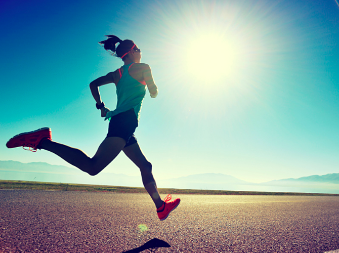 Vận động thường xuyên giúp tăng cường sức khỏe xương khớp. Ảnh: Shutterstock