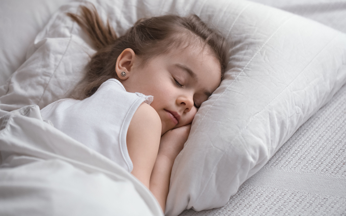 Những trẻ bị rối loạn giấc ngủ do ngáy cần được đưa đi khám sức khỏe. Ảnh: Freepik