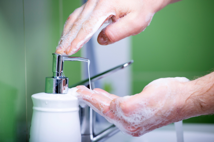 Rửa tay đúng cách là một trong những biện pháp đề phòng bệnh tiêu chảy. Ảnh: Shutterstock