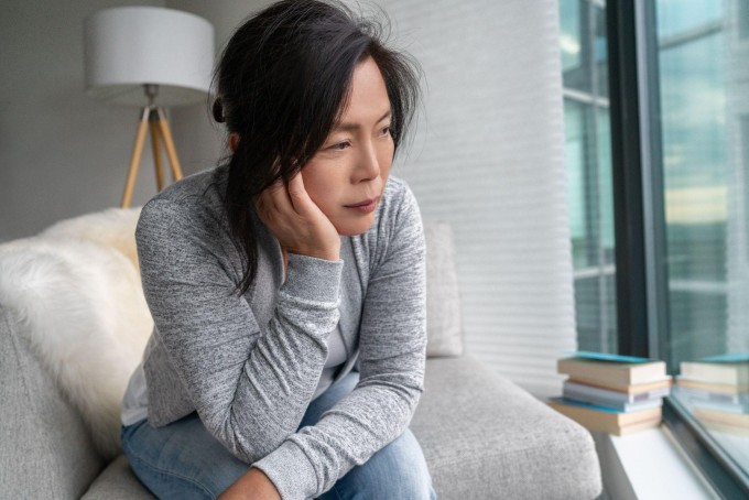 Phụ nữ bị rối loạn nội tiết thường cảm thấy căng thẳng, mệt mỏi. Ảnh: Shutterstock