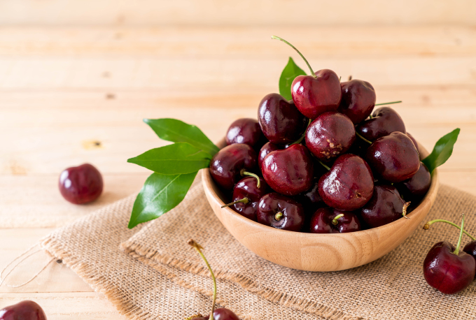 Quả cherry có nhiều lợi ích sức khỏe giúp giảm cơn đau khớp cho người bệnh. Ảnh: Freepik