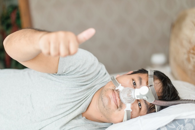 Bác sĩ sẽ tìm cách tăng oxy cho bệnh nhân bị ngưng thở khi ngủ. Ảnh: Shutterstock