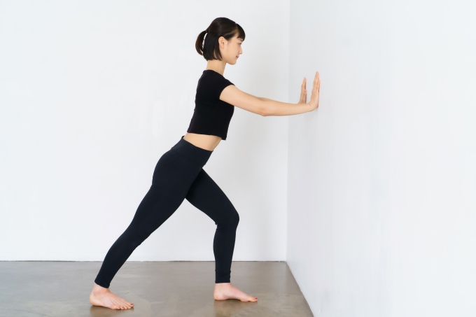 Bài tập giãn cơ nhẹ nhàng sau khi chạy giúp giảm đau chân hiệu quả. Ảnh: Shutterstock