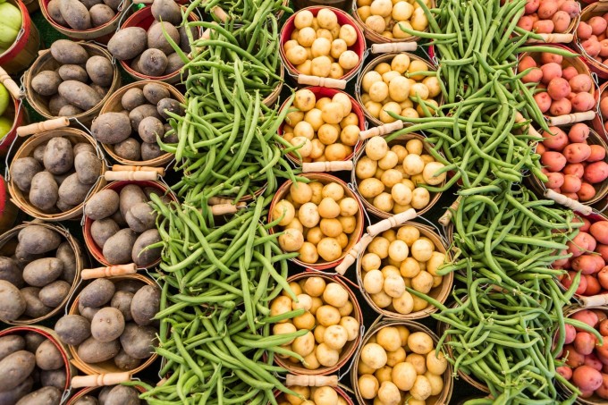 Một số loại rau củ chứa nhiều tinh bột như các loại khoai nhưng cần lượng phù hợp. Ảnh: Shutterstock