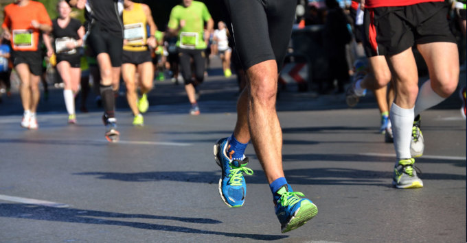 Hội chứng bàn chân vịt khiến bàn chân không hướng thẳng về phía trước và hướng ra ngoài so với cơ thể. Ảnh: Run smart online