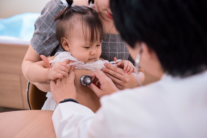 Trẻ khám bệnh tại khoa Nhi BVĐK Tâm Anh Hà Nội. Ảnh: Quỳnh Thơ