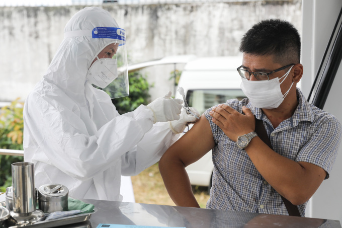 Người dân tiêm vaccine tại TP Thủ Đức, TP HCM. Ảnh: Quỳnh Trần