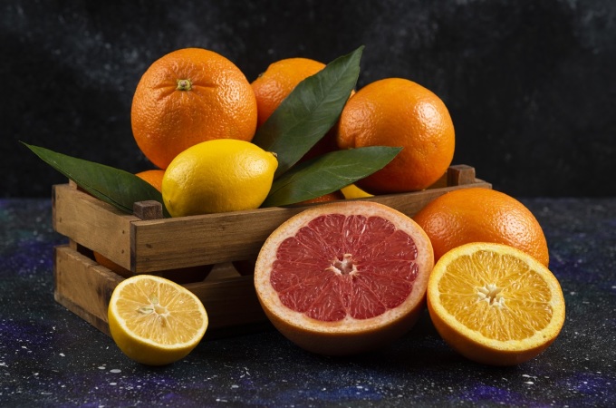 Trái cây họ cam quýt chứa nhiều hợp chất thực vật tốt cho huyết áp, tim mạch. Ảnh: Freepik