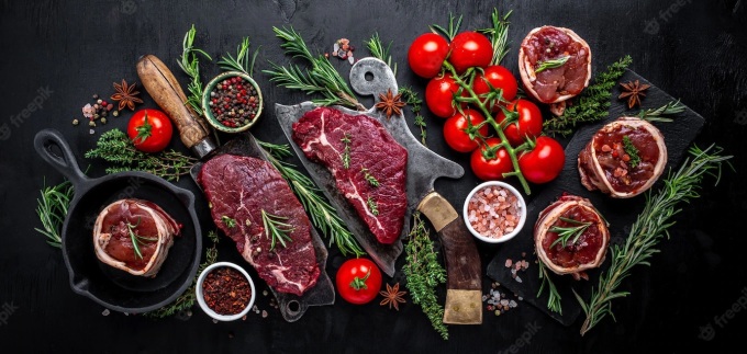 Thịt bò chứa nhiều sắt, giúp ngăn ngừa thiếu máu và huyết áp thấp. Ảnh: Freepik
