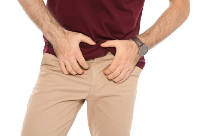 Mặc quần bó sát hoặc quần lót quá chật cũng có thể gây ra mồ hôi dư thừa ở vùng bẹn. Ảnh: Istock