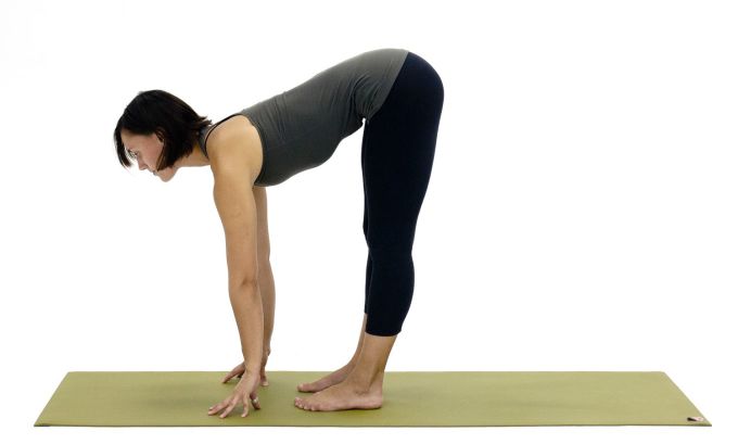 Tư thế yoga tăng cường sức mạnh của lưng, cải thiện tư thế cho bệnh nhân. Ảnh: Freepik