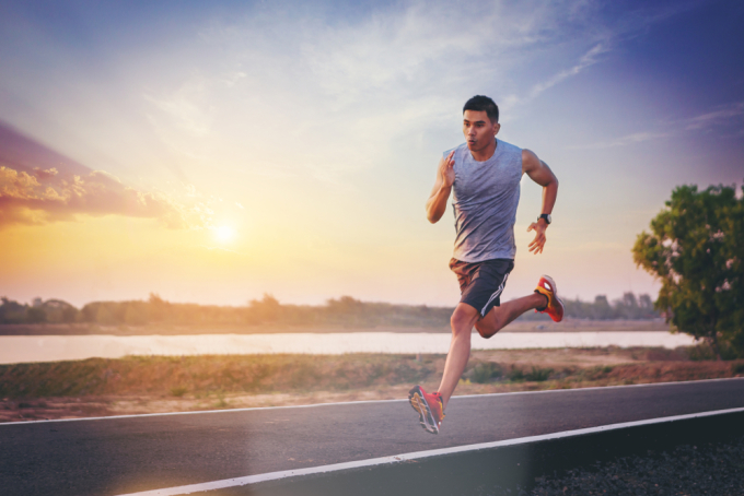 Chạy bộ giúp nam giới khỏe mạnh và bền bỉ hơn. Ảnh: Shutterstock