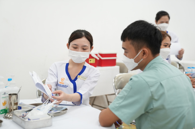 Tiêm ngừa cúm tại VNVC là cách hiệu quả để phòng dịch cúm A đang bùng phát tại Hà Nội. Ảnh: Thùy Giang