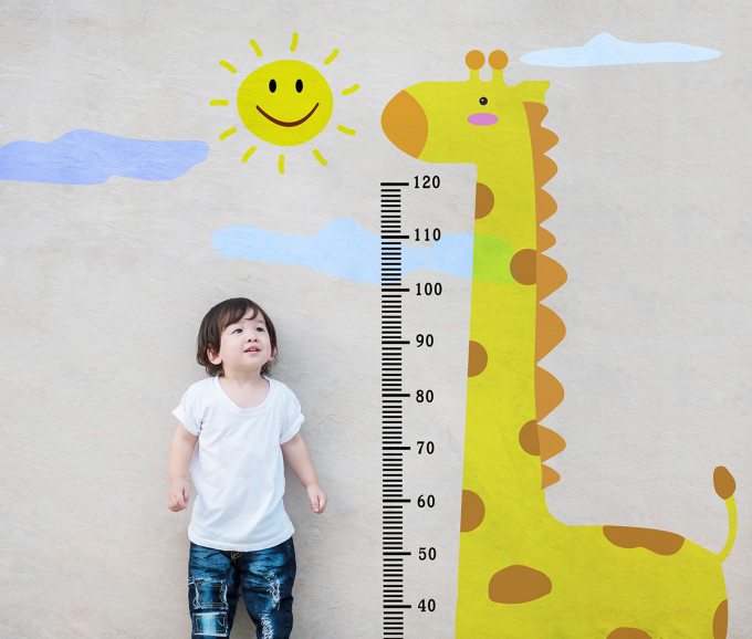 Cha mẹ có thể dự đoán chiều cao khi con trưởng thành. Ảnh: Shutterstock