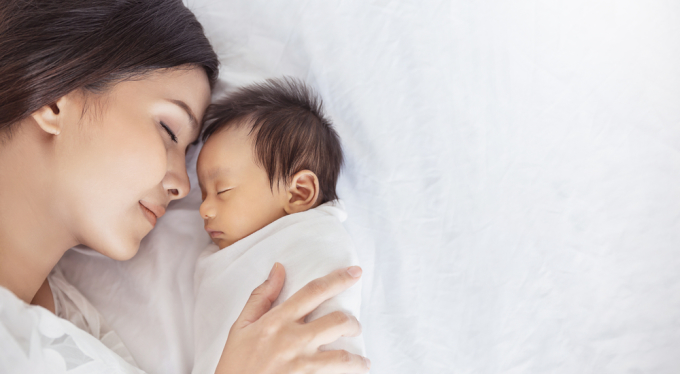 Chăm sóc giấc ngủ cho trẻ sơ sinh giúp trẻ phát triển toàn diện thể chất, trí não. Ảnh Shutterstock