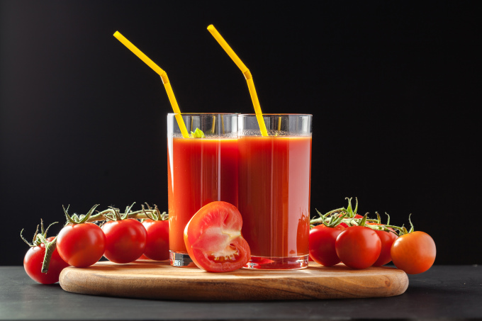 Uống nước ép cà chua tốt cho người bệnh hen suyễn. Ảnh: Freepik