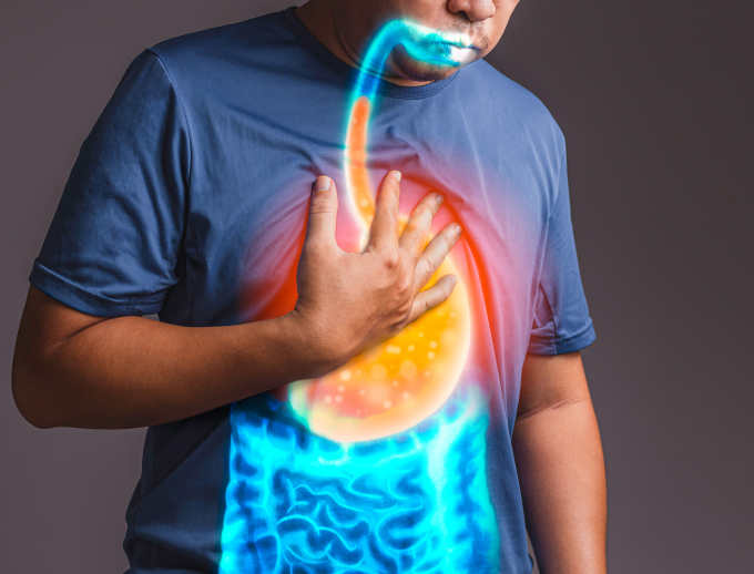 Trào ngược dạ dày thực quản thường gặp ở nam giới hút thuốc lá. Ảnh: Shutterstock