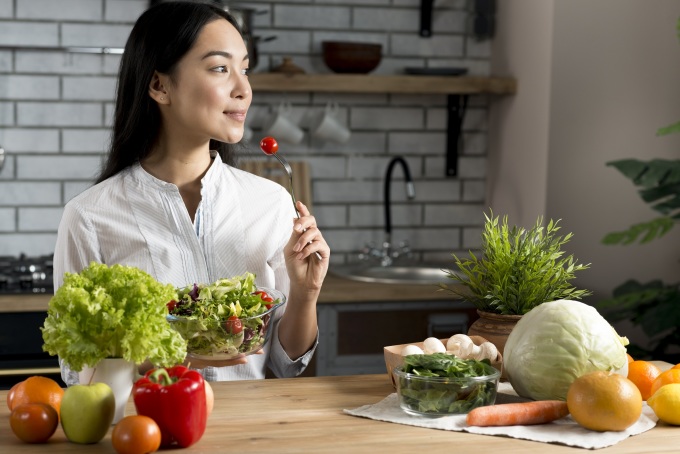 Ăn nhiều rau xanh có thể phòng các bệnh lý về tim mạch. Ảnh: Freepik