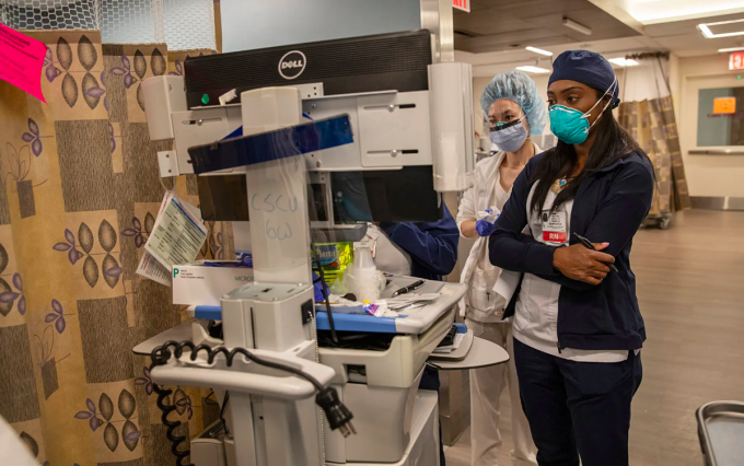 Các y tại tại Trung tâm Bệnh viện Brooklyn ở New York, tháng 1/2022. Ảnh: NY Times