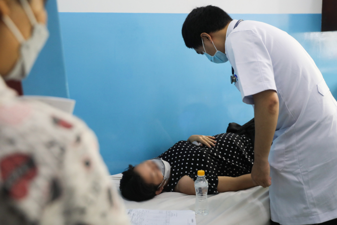 Nhiều bệnh nhân sốt xuất huyết tại khoa Nhiễm C, Bệnh viện Bệnh Nhiệt đới là bà bầu. Ảnh: Quỳnh Trần