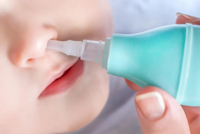 Vệ sinh mũi giúp trẻ giảm các triệu chứng dị ứng. Ảnh: Freepik