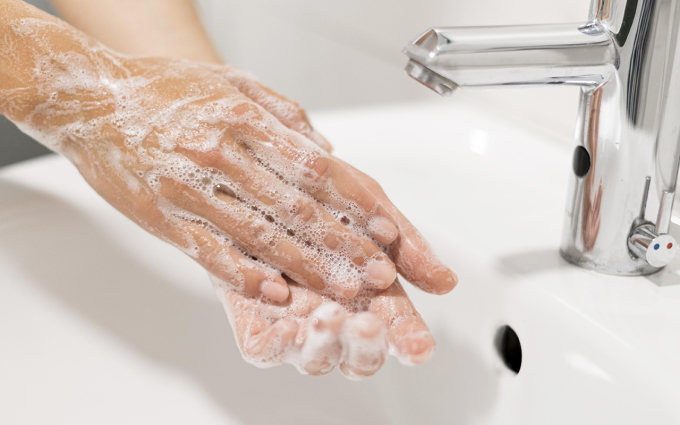 Rửa tay thường xuyên để tránh các bệnh, rối loạn tai mũi họng. Ảnh: Freepik