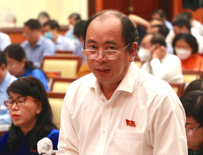 Giám đốc Sở Y tế TP HCM Tăng Chí Thượng nêu ý kiến tại kỳ họp HĐND thứ 6, sáng 7/7. Ảnh: Thái Anh.