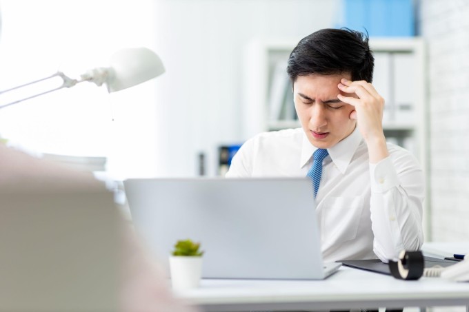 Đột ngột đau đầu dữ dội có thể là một dấu hiệu sớm của đột quỵ. Ảnh: Shutterstock