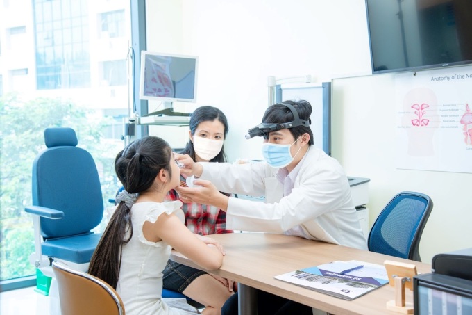 Trẻ khám tai mũi họng tại Bệnh viện Đa khoa Tâm Anh TP HCM. Ảnh: Bệnh viện cung cấp
