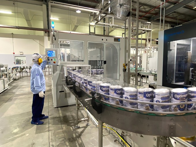 Optimum Gold 4 được sản xuất trên dây chuyền công nghệ hiện đại, khép kín tại các nhà máy hiện đại của Vinamilk. Ảnh: Nguyễn An Khánh