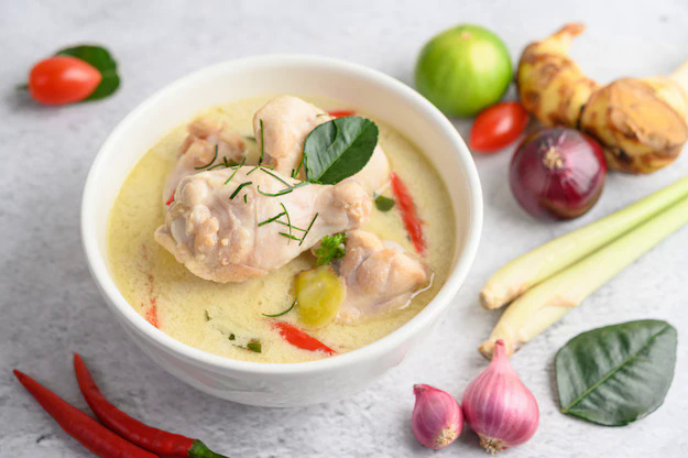 Sup gà chứa nhiều chất dinh dưỡng tốt cho người mắc cúm. Ảnh: Freepik