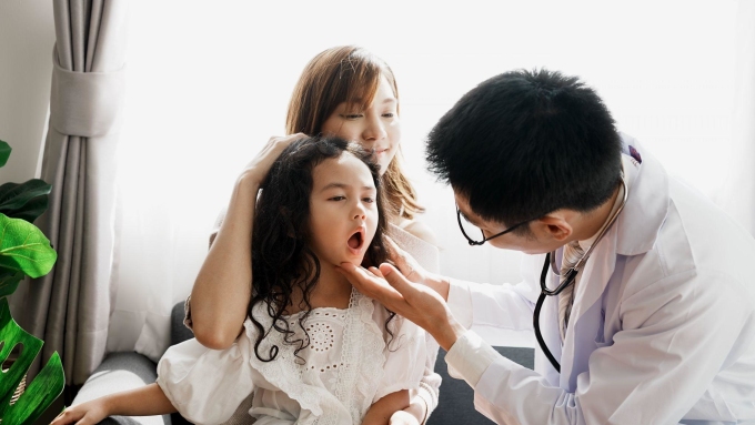 Trẻ bị bệnh thường xuyên rất dễ chán ăn và có nguy cơ suy dinh dưỡng cao. Ảnh: Shutterstock