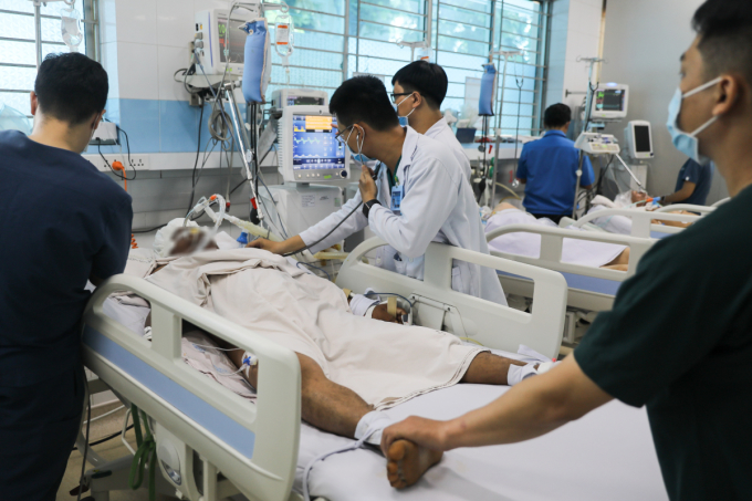 Nhiều bác sĩ ở các bệnh viện tuyến cuối tại TP HCM cho biết, các ca sốt xuất huyết trở nặng phần lớn nhập viện trễ. Ảnh: Quỳnh Trần