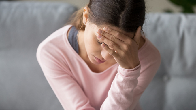 Căng thẳng kéo dài sẽ gây suy giảm nội tiết tố nữ trong cơ thể. Ảnh: Shutterstock